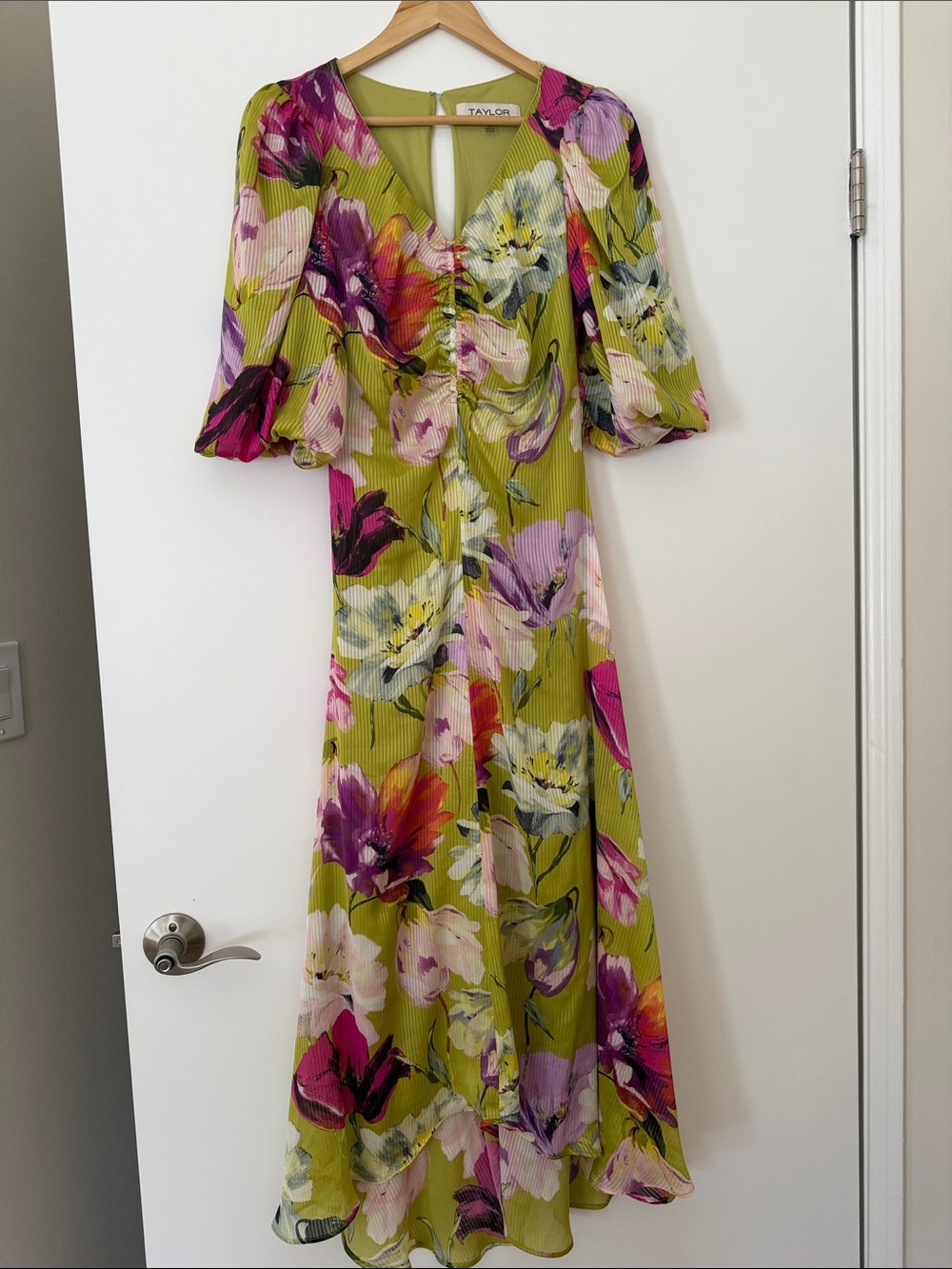 Taylor Lime Green Pink Floral High-Low Plissé Midi Dress Small Summer Wedding